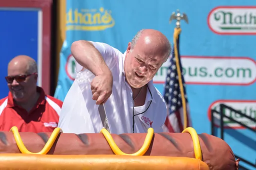 壹蘋派生活美語 納森吃熱狗大賽 挑戰大胃王極限!(一)