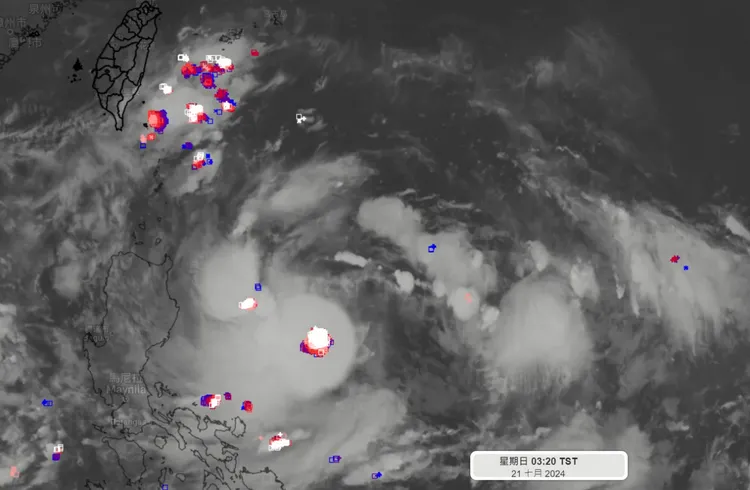 凱米對流雲系消消長長，對流雲簇在過去24小時已由東向西調。翻攝《天氣風險 WeatherRisk》臉書