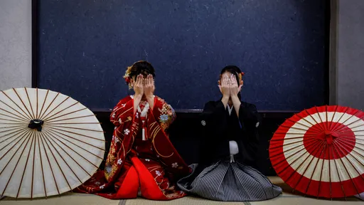 日本同婚的漫漫長路　禁令下的遮臉「照片婚禮」