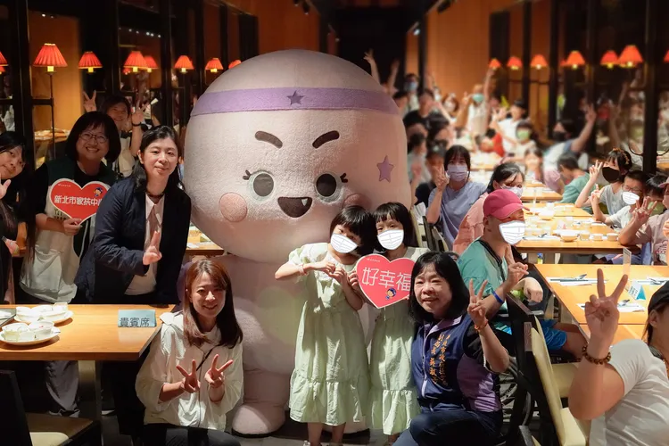 社會局副局長吳淑芳表示，感謝饗食天堂關懷新北兒少，用實際行動給予關心支持。社會局提供
