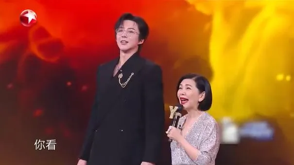 張清芳（右）和劉宇寧呈現最萌身高差。翻攝我們的歌