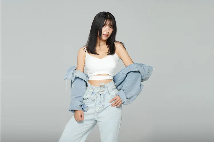 札札是個標榜說書x歌唱x 綜藝主播，真心與網友交陪。