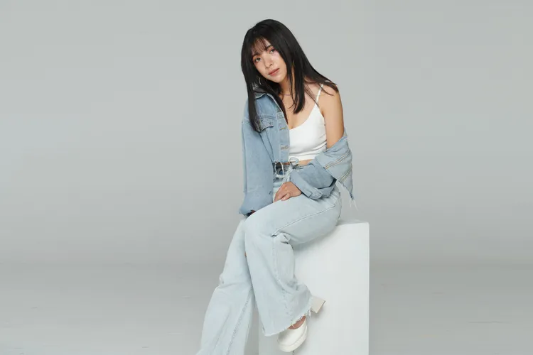 Zavia札維亞暱稱札札，熱愛創作與唱歌，歌聲穿透力十足。