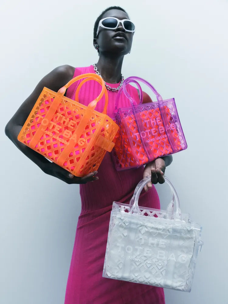 Marc Jacobs本季端出透明果凍包。品牌提供