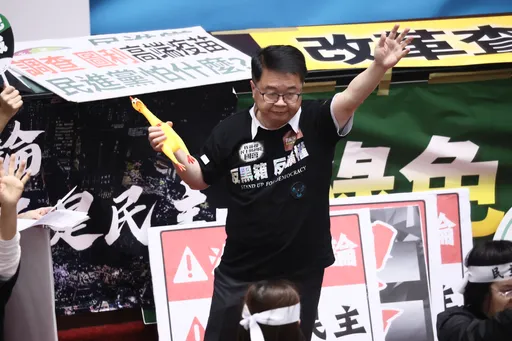 吳秉叡火速撤選罷法修正提案 國民黨團轟:把修法當兒戲