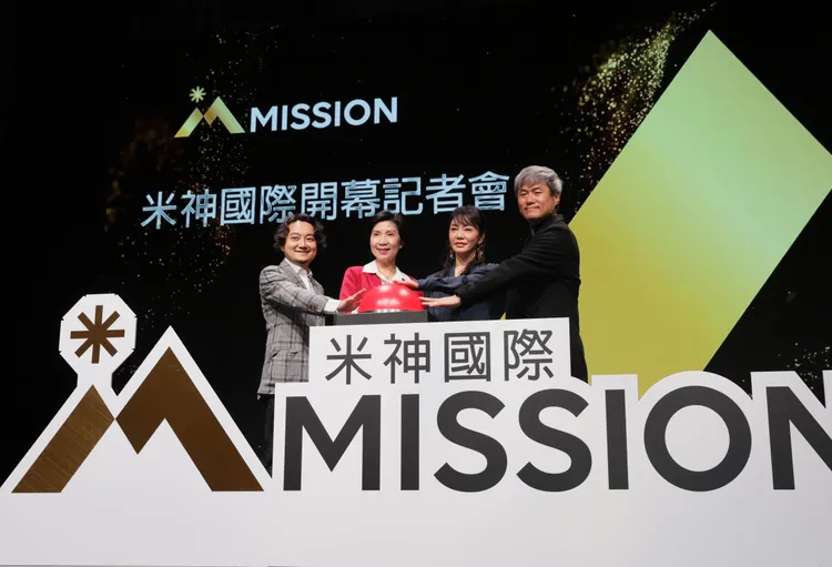 柴智屏（右二）去年出席米神國際發布會。資料照片