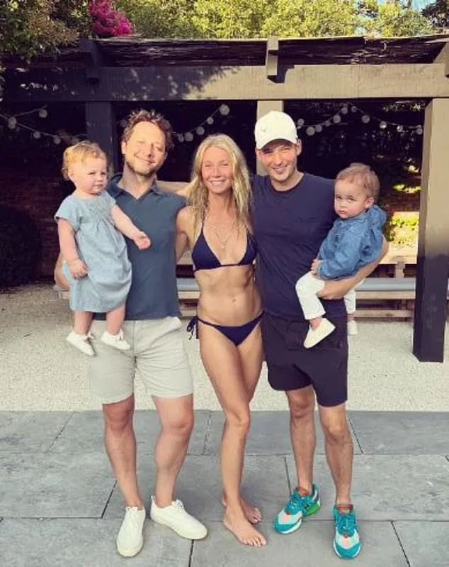 布拉斯伯格（左二）曾分享受邀參加葛妮絲50歲生日派對的照片。