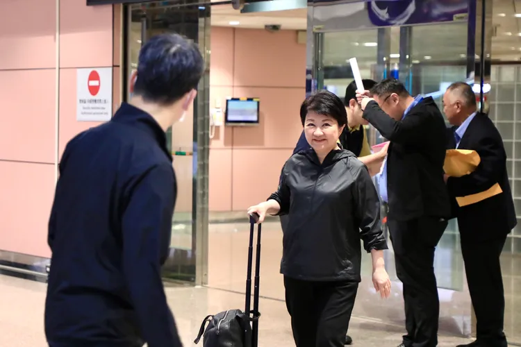 因凱米颱風攪局，盧秀燕抵達美國5個小時就決定搭機返台。市府提供