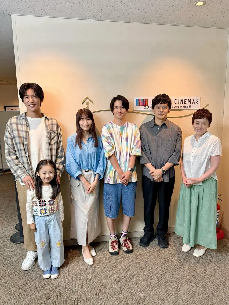 有村架純（左三）在新戲《海的開始》飾演目黑蓮（左）的女友，6月28日出席試映會。翻攝Kasumistaff X