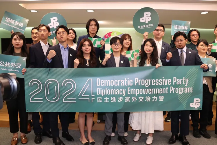 此次代表團全團共有20人。記者莊宗達攝