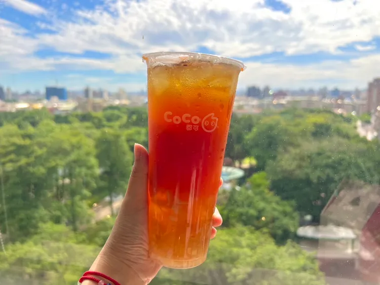 今（17日）大杯「玫荔佳人」第二杯0元。CoCo提供