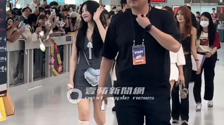 Joy走在最前面。陳薇安攝