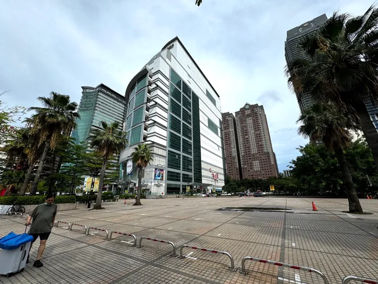 大遠百2-3期土地未來如何規劃開發，關係到區域商業機能發展。葉家銘攝