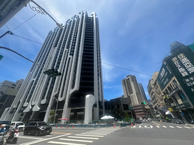 三多商圈新屋房價落在3字頭中末段到4字頭。葉家銘攝