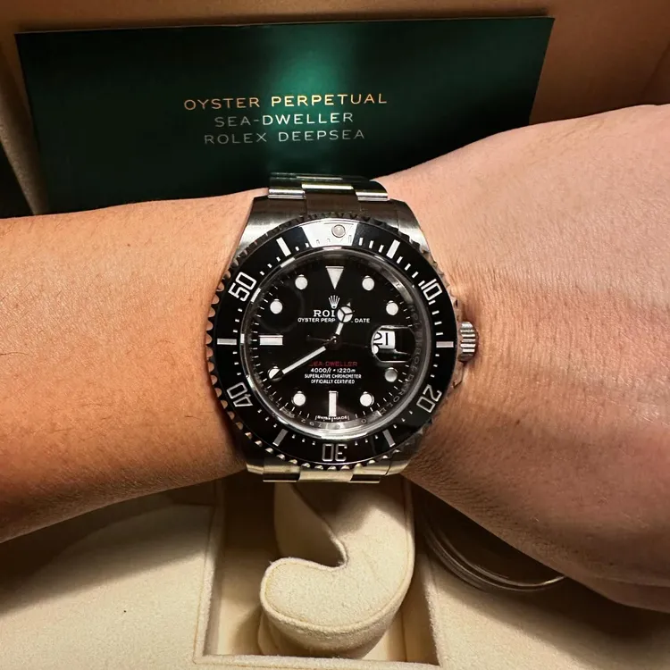 老婆送阿弟的勞力士名錶。翻攝阿弟臉書