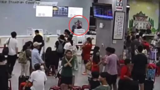 等太久不爽!金門機場旅客「拿椅子砸地勤頭」火爆影片曝光