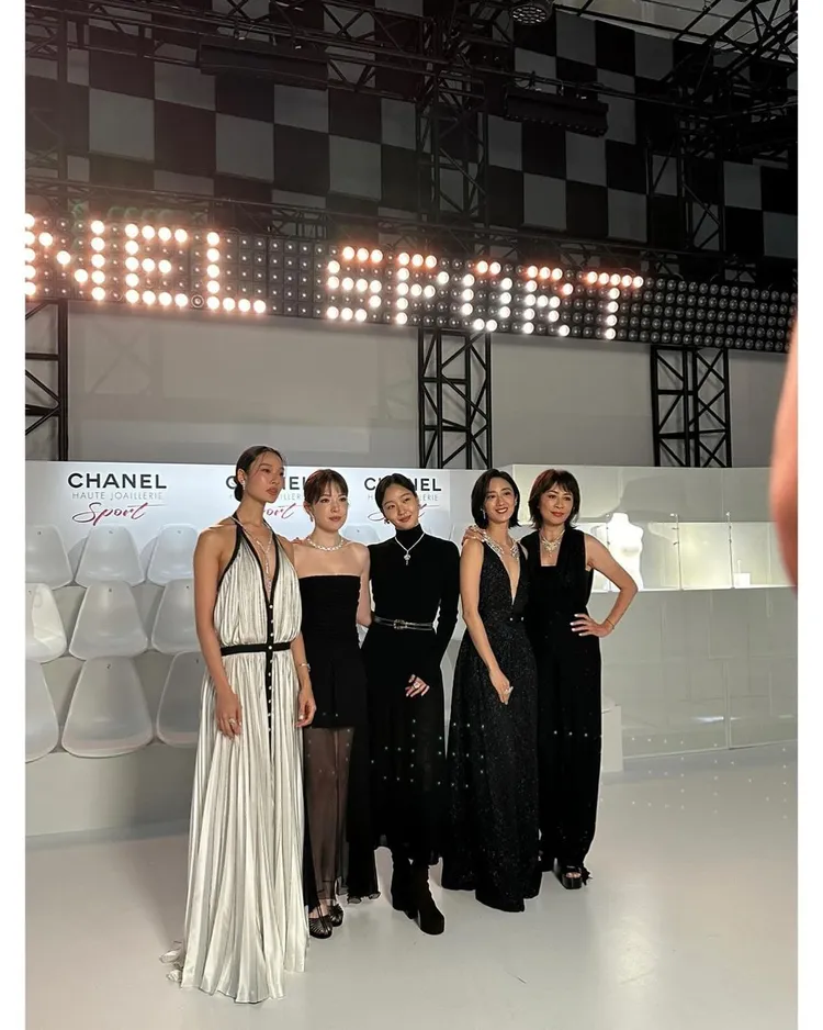 茱蒂蒙瓊查容蘇因（左起）、許瑋甯、金高銀、桂綸鎂、劉嘉玲為香奈兒夢幻同框。翻攝金高銀IG