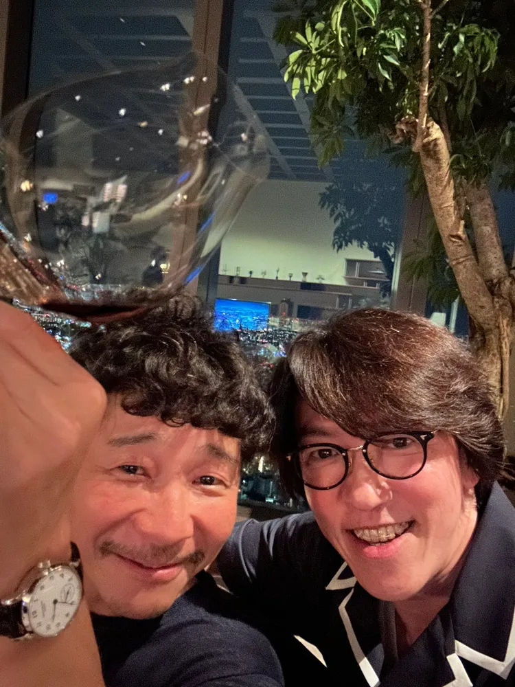 杉本宏之（右）與ZOZO創辦人前澤友作交情深厚，兩人皆是女星殺手。翻攝sugimotosyla X