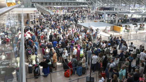 「不到所有電腦的1%」Windows系統大當機 微軟:估影響全球850萬台裝置