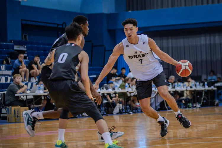 雷蒙恩(右)。PLG