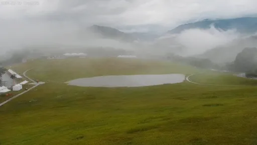 台東鹿野版嘉明湖!場中積水成湖民眾玩翻 遙控船、拖曳遊戲都出現
