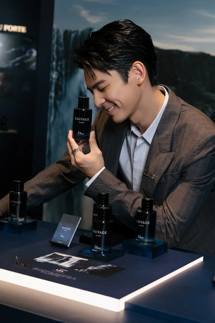 林柏宏表示會在睡覺前噴上Dior全新曠野之心澄澈香精。品牌提供