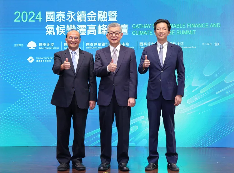 國泰金控氣候高峰論壇上午登場，包括國泰金控董事長蔡宏圖、金管會副主委陳彥良、經濟部常務次長連錦漳均到場並致詞。許麗珍攝