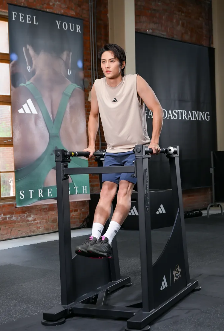 范少勳現場示範雙槓撐體。品牌提供