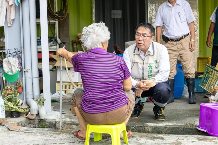 台南市長黃偉哲說，環境變化越來越劇烈，打造韌性體質，才能因應極端氣候。市府提供
