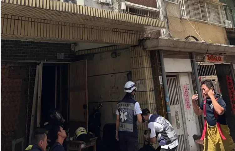 這起公寓火警在半小時內撲滅，不幸的是有一名2歲女童命喪火窟。翻攝照片