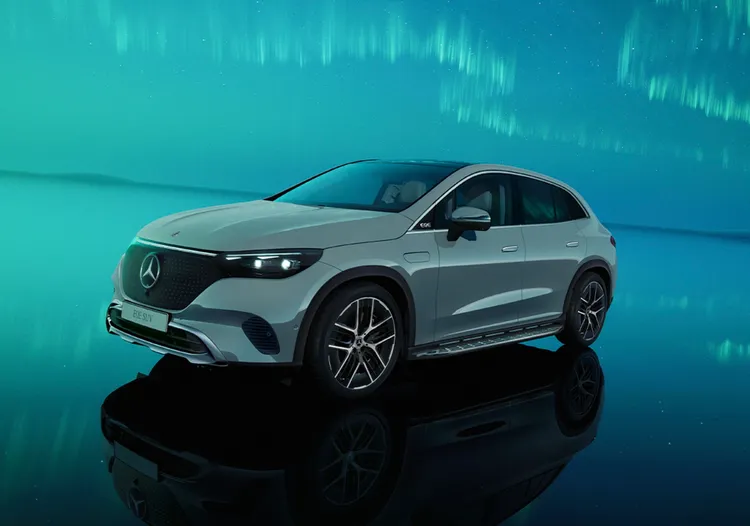 隨著建議售價299萬元起的EQE 300 SUV下半年即將到港，也預計將進一步推動純電車型成長達到雙位數銷售佔比。原廠照片