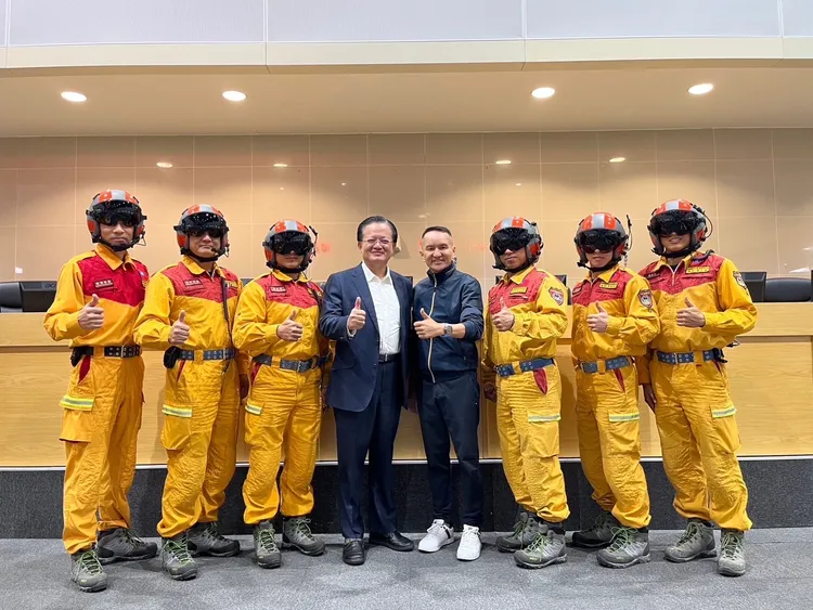 愛爾麗集團總裁常如山10年來已捐贈數個縣市消防局救護車以及數不盡的救災等器材設備與車輛。資料照片