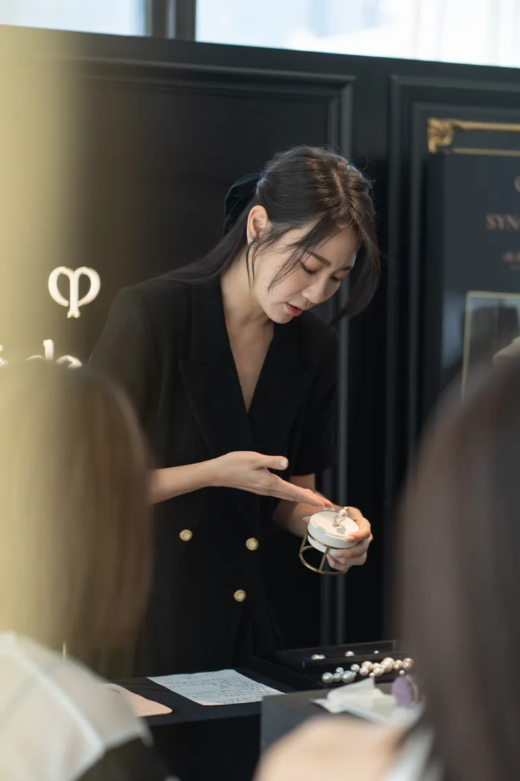 肌膚之鑰私人鑑賞會所 GIA珠寶專家Erica侍懷鳳。品牌提供