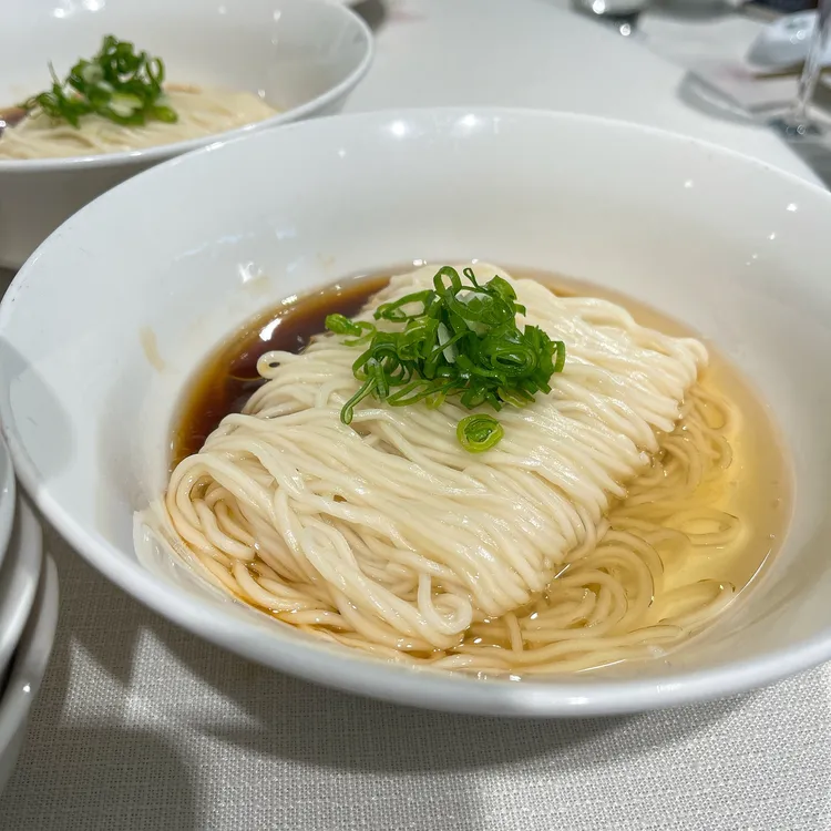 喜相逢賣麵起家，客人必點蔥油拌麵。攝影中心攝