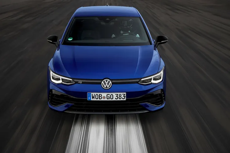 Golf R Edition 50經典紀念款最大馬力達320ps，0-100km/h瞬間加速僅需4.8秒。原廠照片
