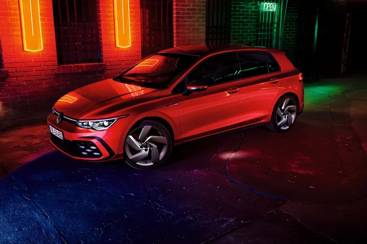 Golf GTI Edition 50經典紀念款採用2.0升EA888 EVO4 TSI渦輪增壓引擎，擁有最大馬力245ps和最大扭力37.8kgm。原廠照片