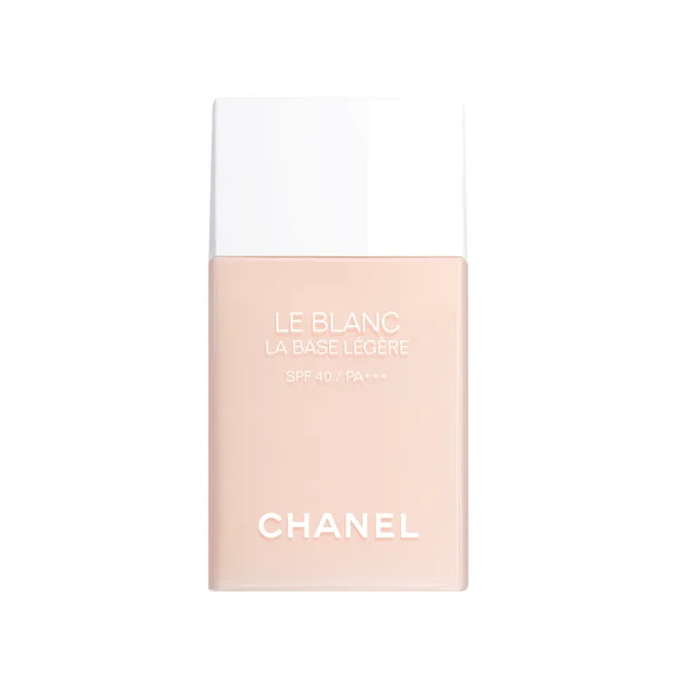 香奈兒珍珠光感新一代輕盈防護妝前乳，30ml／2250元。品牌提供
