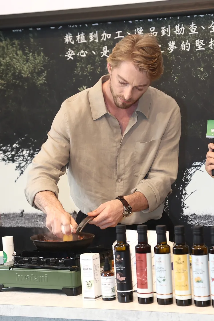 法比歐示範北非蛋。彭欣偉攝