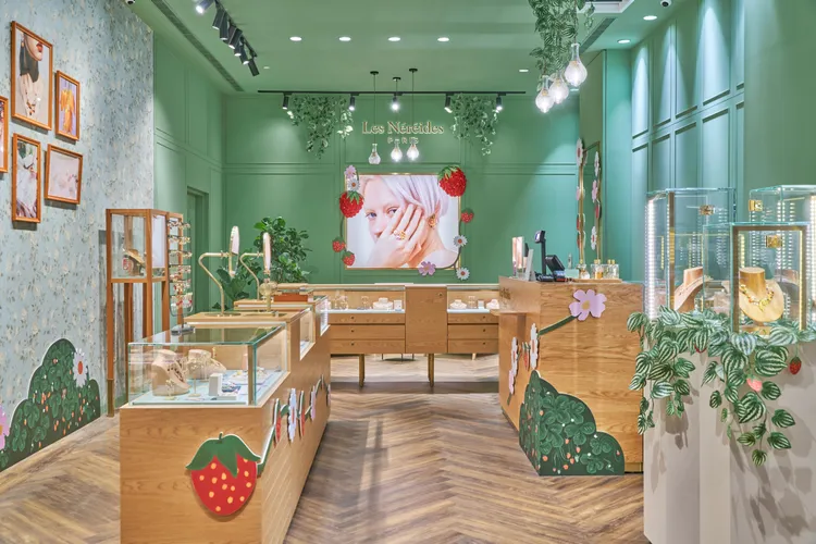 Les Néréides微風南山旗艦店化身為洋溢法式鄉村風情的夢幻草莓樂園。品牌提供