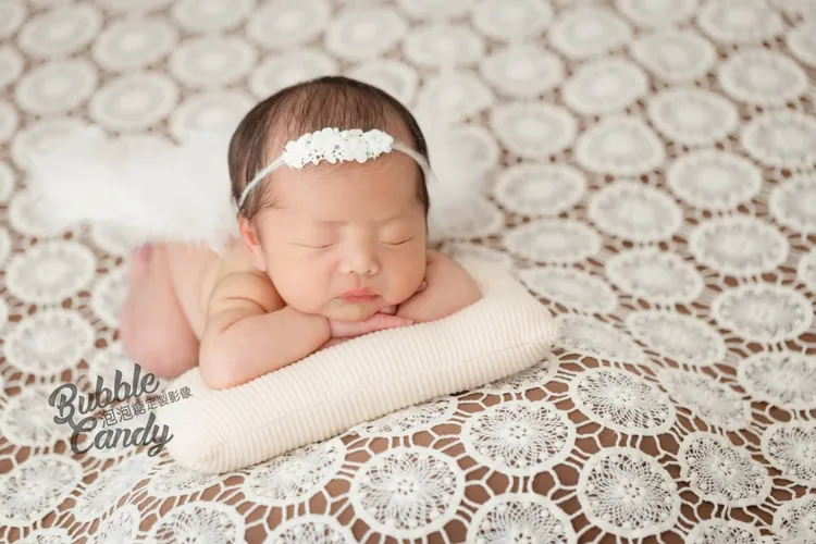 劉伊心第三胎滿月照。泡泡糖定製影像提供