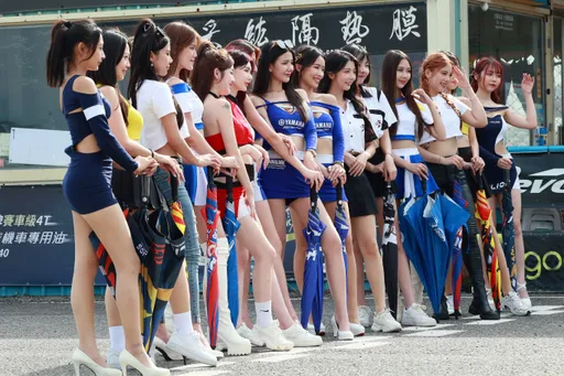 TSR全國機車錦標賽 日本美少女好狂!連連超車男子車手