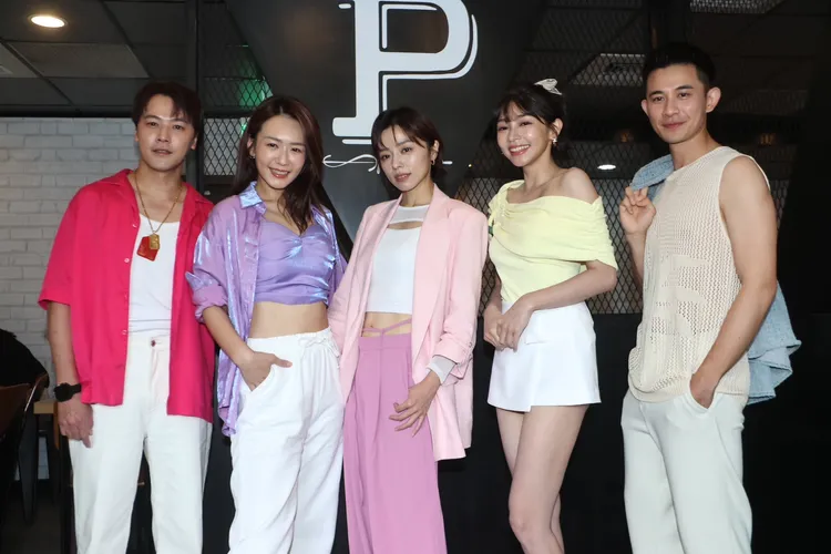 曾子益（右起）、曾智希、王瞳、李又汝、黃文星。攝影中心攝