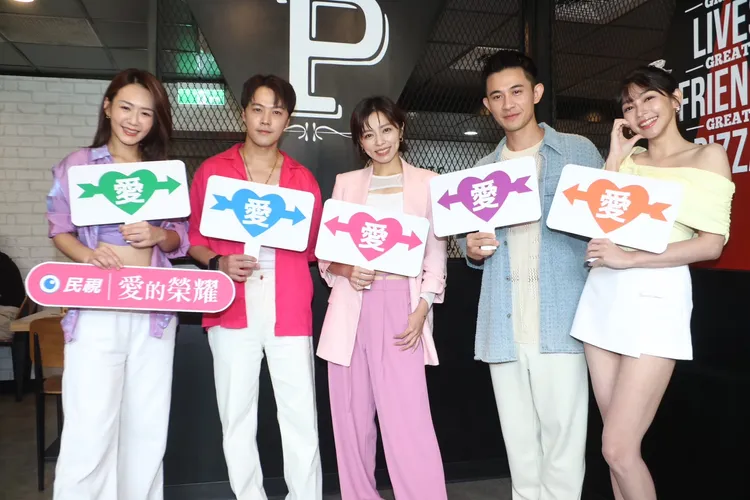 曾智希（右起）、曾子益、王瞳、黃文星和李又汝大談5角戀。攝影中心攝