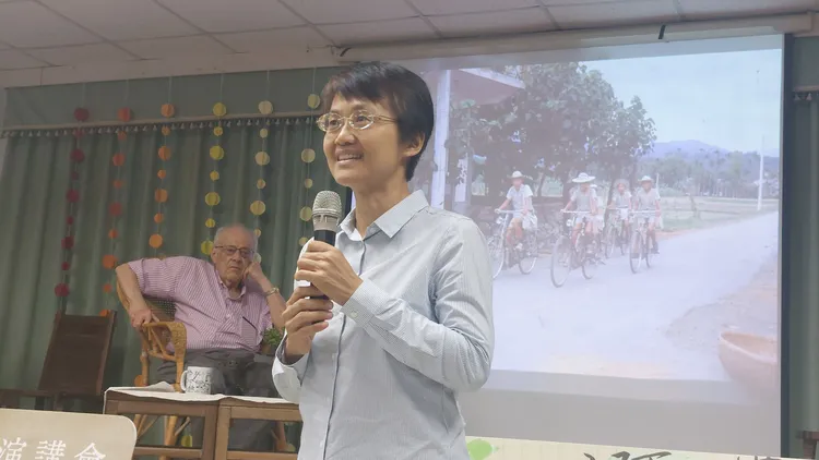 行政院客委會主委古秀妃感謝龍肚人60年協助孔教授研究，展現客家精神包容與有情有義。凃建豐攝