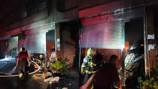 屏東民宅深夜惡火！2人受困獲救　72歲婦送醫死亡