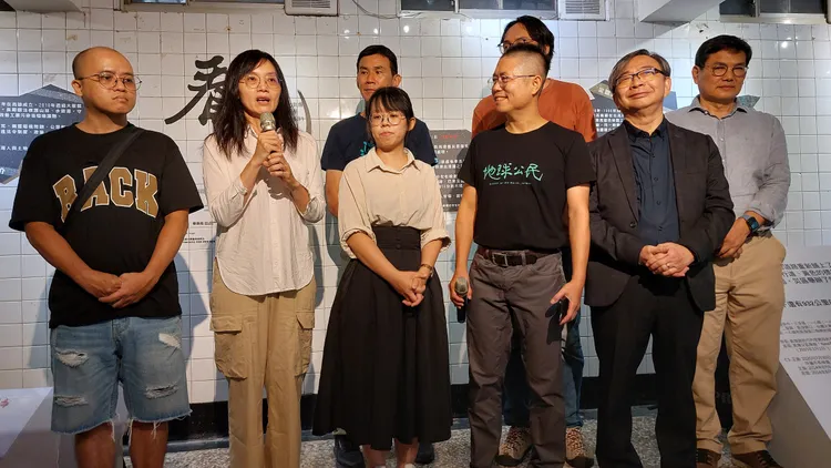 高師大副教授蔡佩桂說，來高師大任教隔年就發生氣爆事件，持續透過藝術創作的方式關注至今。凃建豐攝