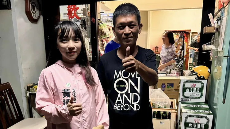 黃捷到災區勘災。翻攝自黃捷臉書