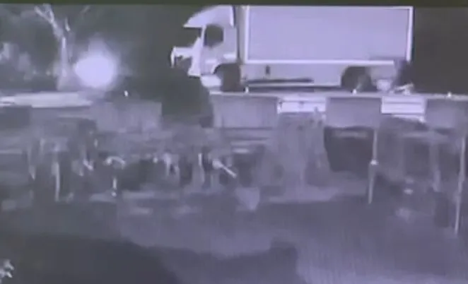 撞擊一瞬間。民眾提供翻攝畫面