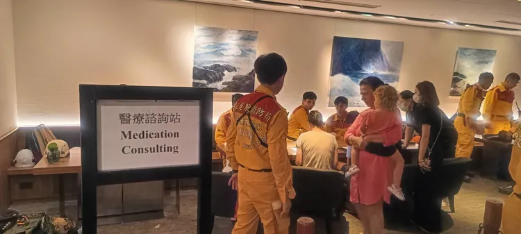 開立醫療站,協助判定醫藥需求或優先上直升機需求。業者提供