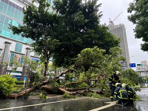 凱米颱風出海!統計至今造成3人死亡、撤離1萬1756人